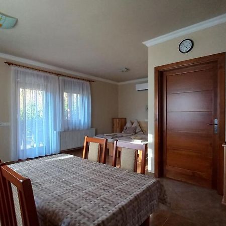 Nefelejcs Fagyizo Es Apartmanhaz Kistolmacs Ngoại thất bức ảnh
