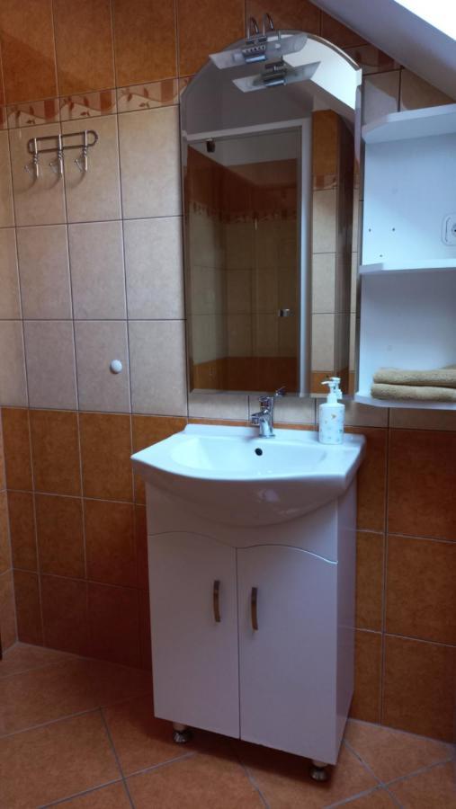 Nefelejcs Fagyizo Es Apartmanhaz Kistolmacs Ngoại thất bức ảnh