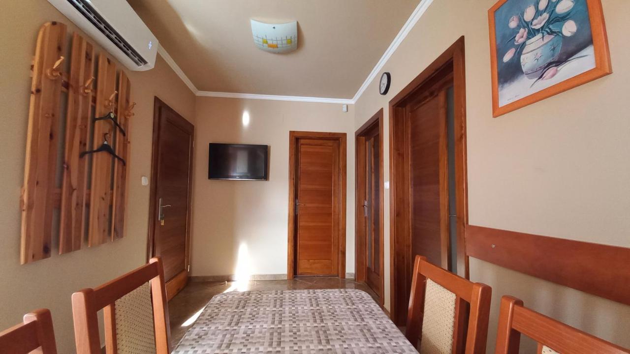 Nefelejcs Fagyizo Es Apartmanhaz Kistolmacs Ngoại thất bức ảnh