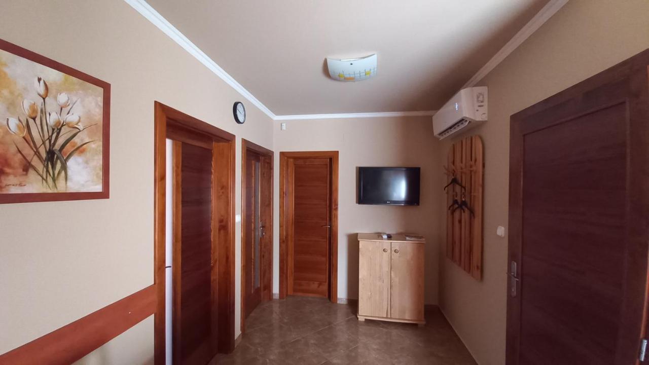 Nefelejcs Fagyizo Es Apartmanhaz Kistolmacs Ngoại thất bức ảnh