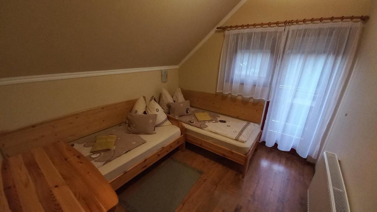 Nefelejcs Fagyizo Es Apartmanhaz Kistolmacs Ngoại thất bức ảnh