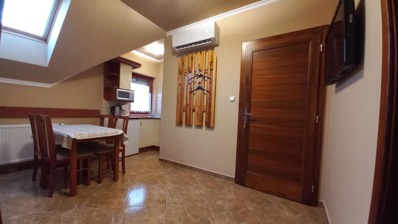 Nefelejcs Fagyizo Es Apartmanhaz Kistolmacs Ngoại thất bức ảnh