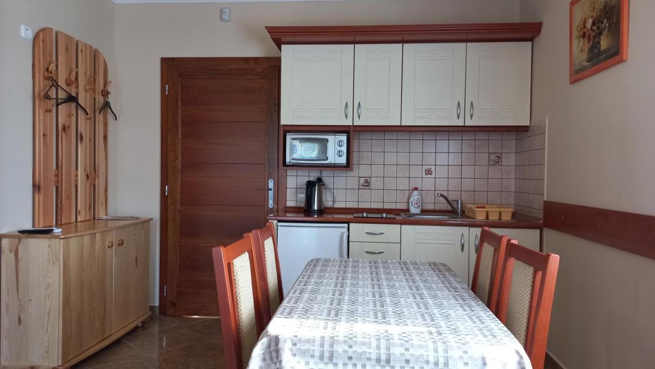 Nefelejcs Fagyizo Es Apartmanhaz Kistolmacs Ngoại thất bức ảnh