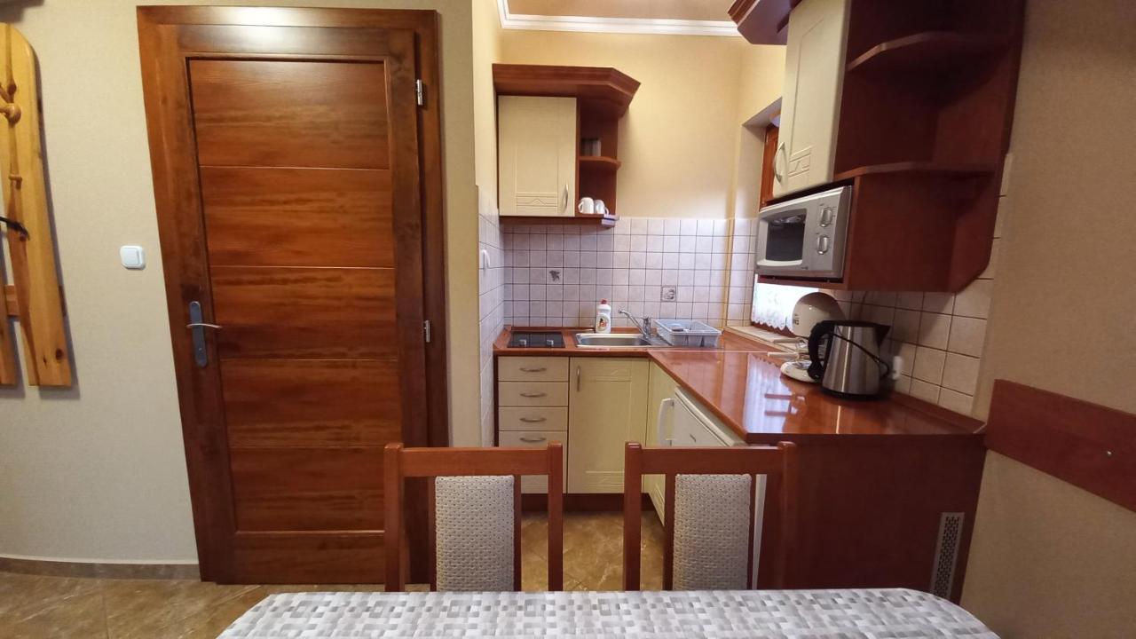 Nefelejcs Fagyizo Es Apartmanhaz Kistolmacs Ngoại thất bức ảnh
