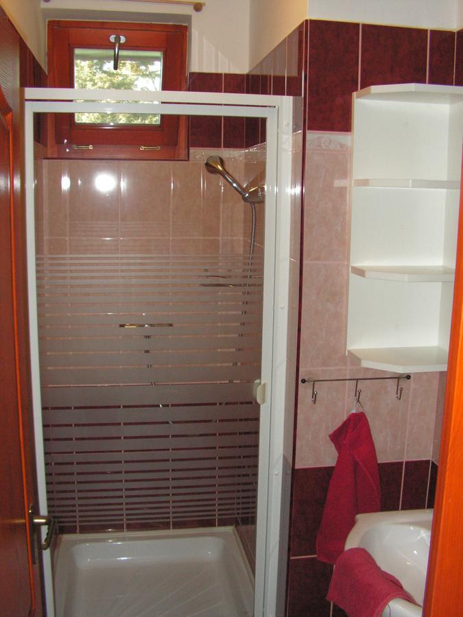 Nefelejcs Fagyizo Es Apartmanhaz Kistolmacs Ngoại thất bức ảnh