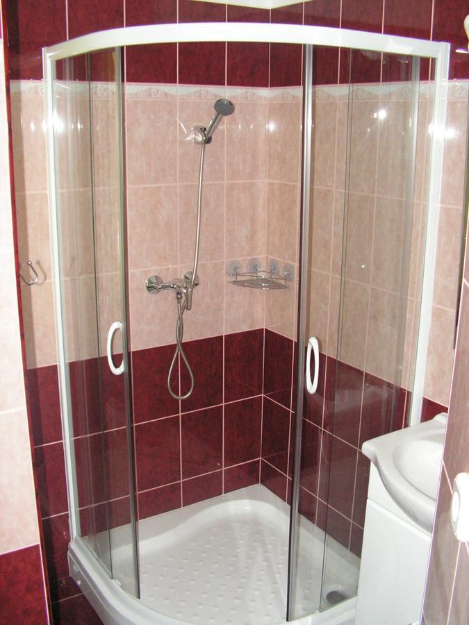 Nefelejcs Fagyizo Es Apartmanhaz Kistolmacs Ngoại thất bức ảnh