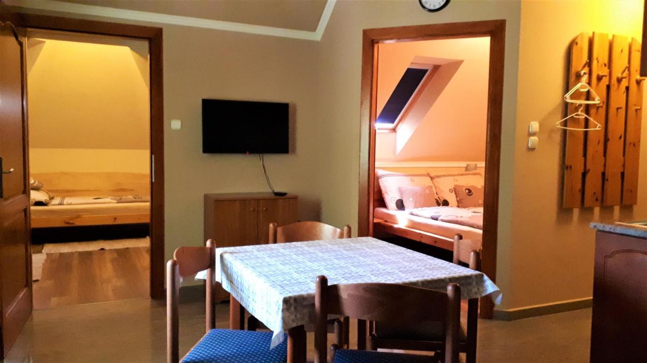 Nefelejcs Fagyizo Es Apartmanhaz Kistolmacs Ngoại thất bức ảnh