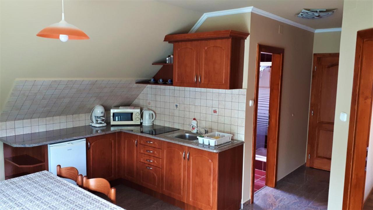 Nefelejcs Fagyizo Es Apartmanhaz Kistolmacs Ngoại thất bức ảnh